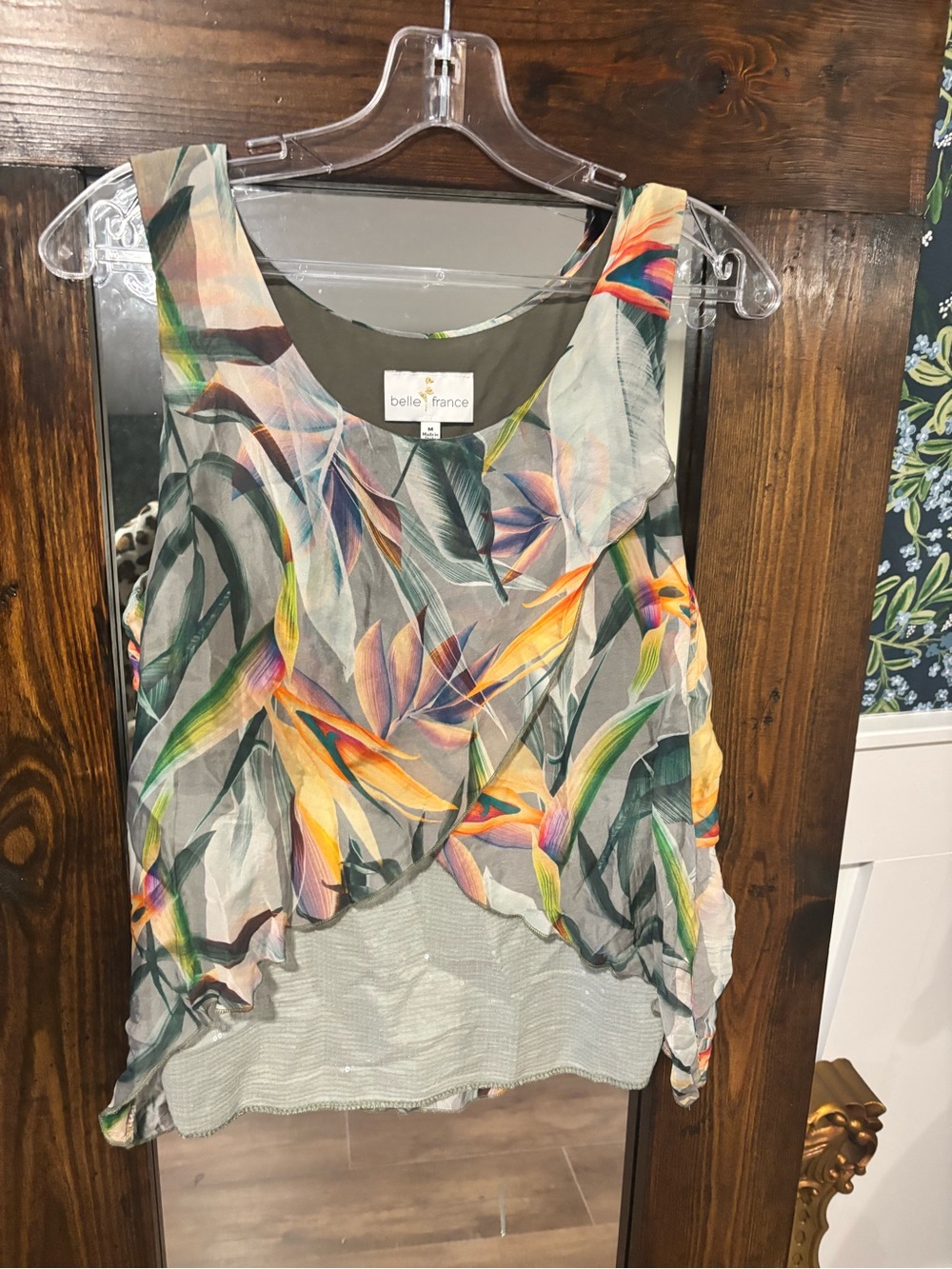 Euro Belle France Sleeveless Top  30% Silk Size M Made In Italy Floral/sequin
